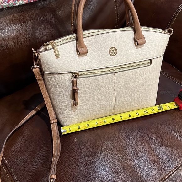 Anne Klein creamy buff color with beautiful saddle color straps. - Picture 4 of 17